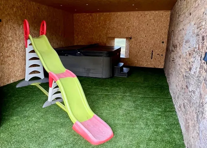 Holiday home La Clef Decamp Chouette&hibou 30 Pers 2 Jacuzzi, Billard